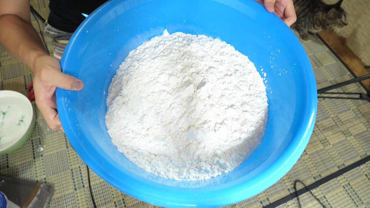 きまぐれクック 大量の片栗粉 水を混ぜるとすごい液体になるらしい Youtuberコメ速報