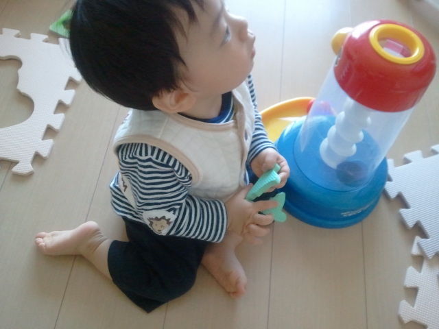 生後11ヶ月 赤ちゃんのカエル脚 正座 わんぱくyouちゃんママの色えんぴつ