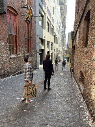 ���०������