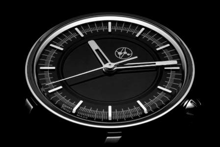 LB�����˥���