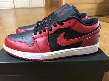 AJ1 low versity red2