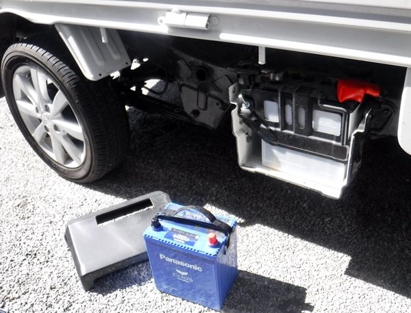 軽トラのバッテリー交換 H92wオッティ S510p S211pハイゼットトラック ガレージ服部