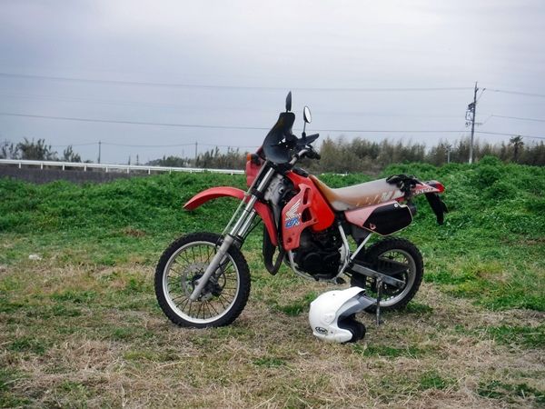 バイクで草刈り ｃｒｍ８０ ガレージ服部