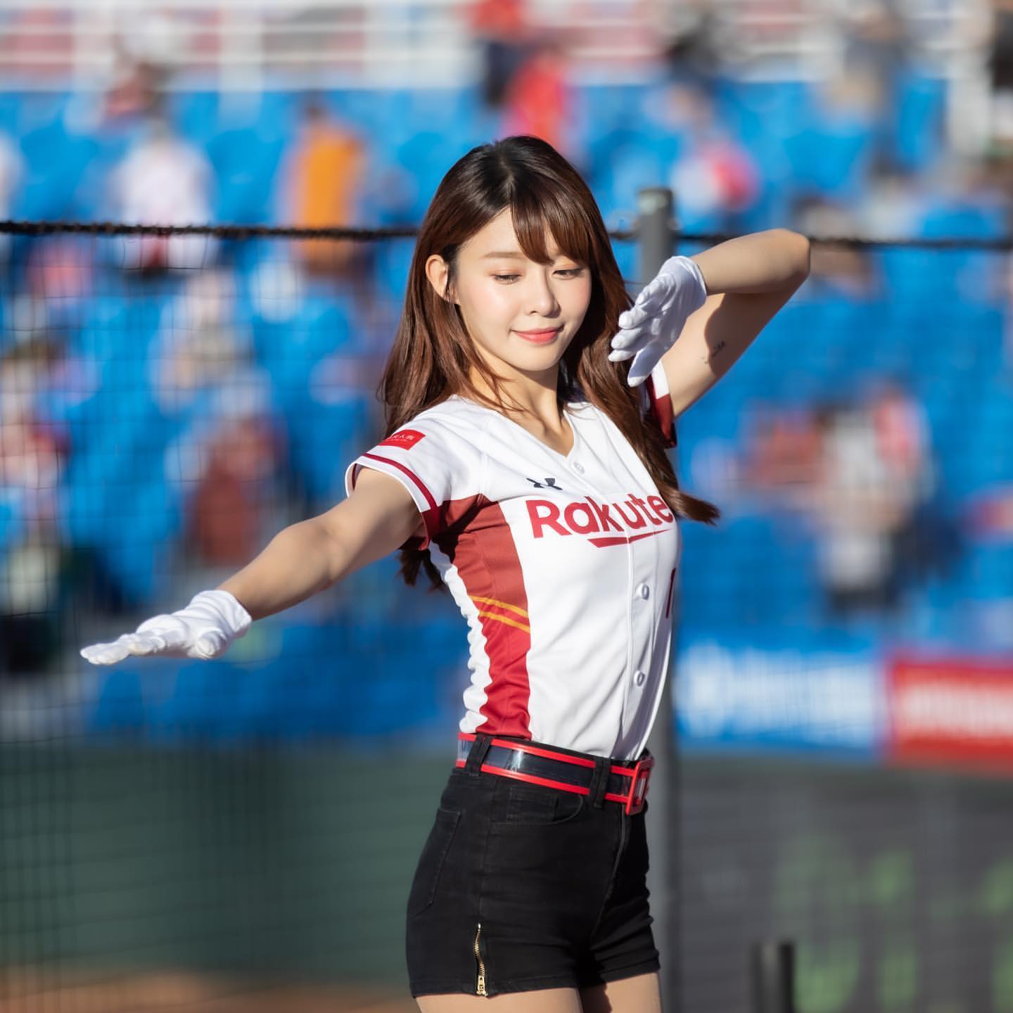 【画像】楽天のチアガールがマジでエチエチすぎるwwwwwwwwww オープンまとめチャンネル