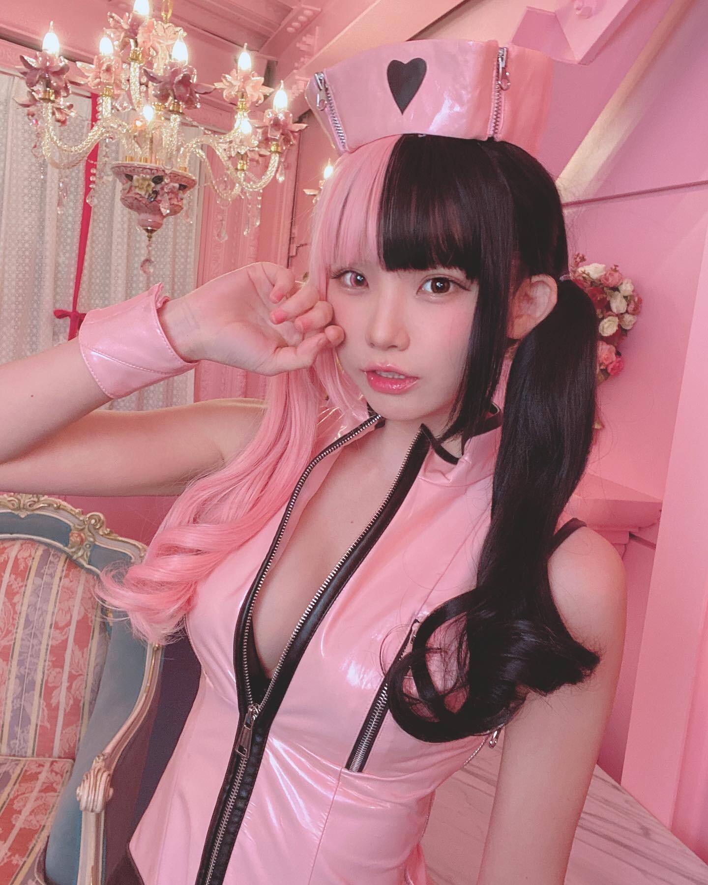 朗 報)え な こ さ ん.乳 首 を 見 せ る も 見 せ 方 が 下 手 く そ で 隠 れ て し ま... 