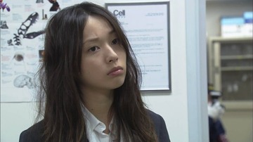 戸田恵梨香