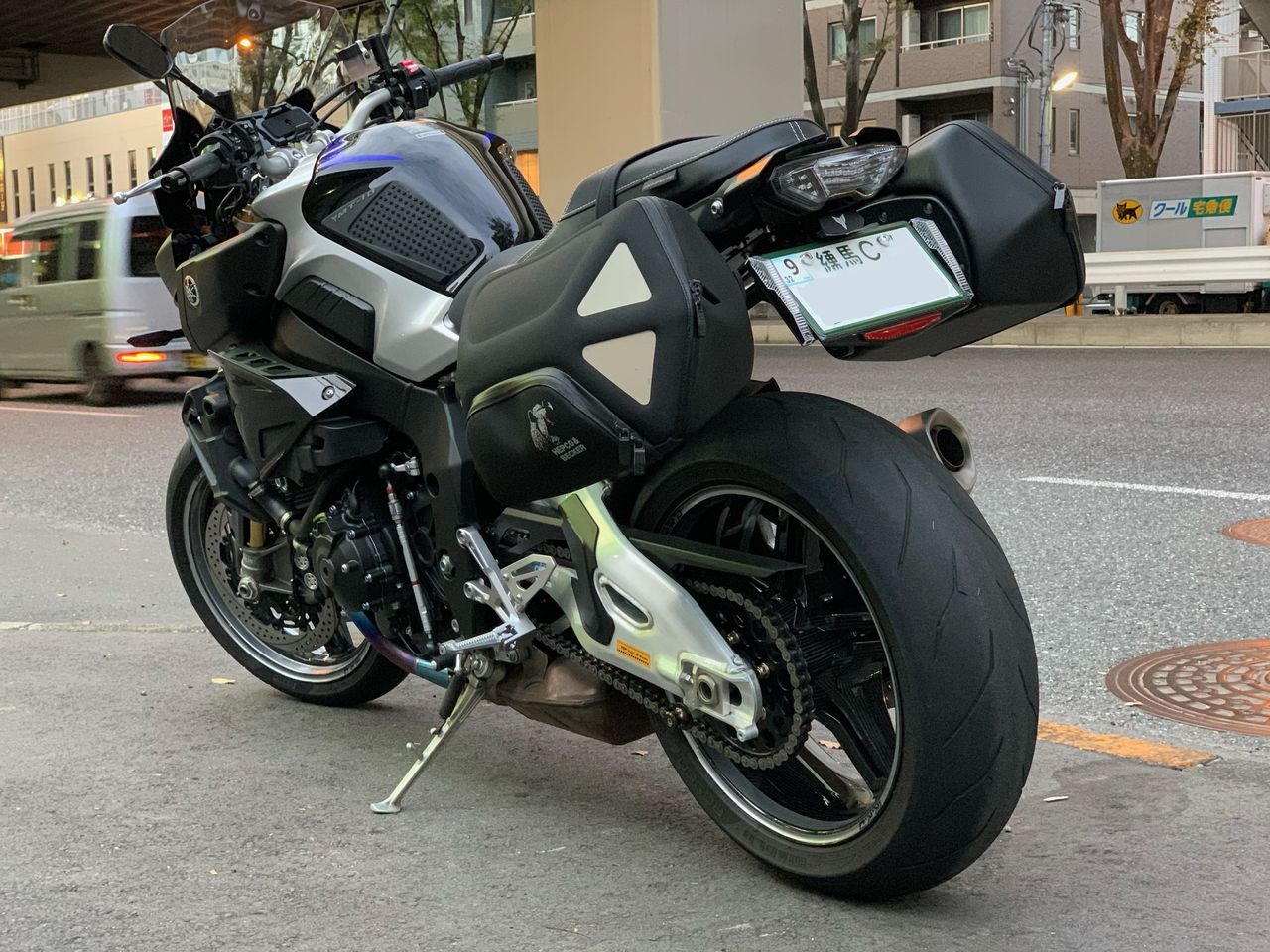 二輪車自転車原付バイクプロテーパーモトスタンドネジ ヤマハmt10用14 21洗練された細心のオートバイスイングアームスプールスタンドスクリュースライダー ダートバイクフレームスライダープロテクトアクセサリー 色 ゴールド