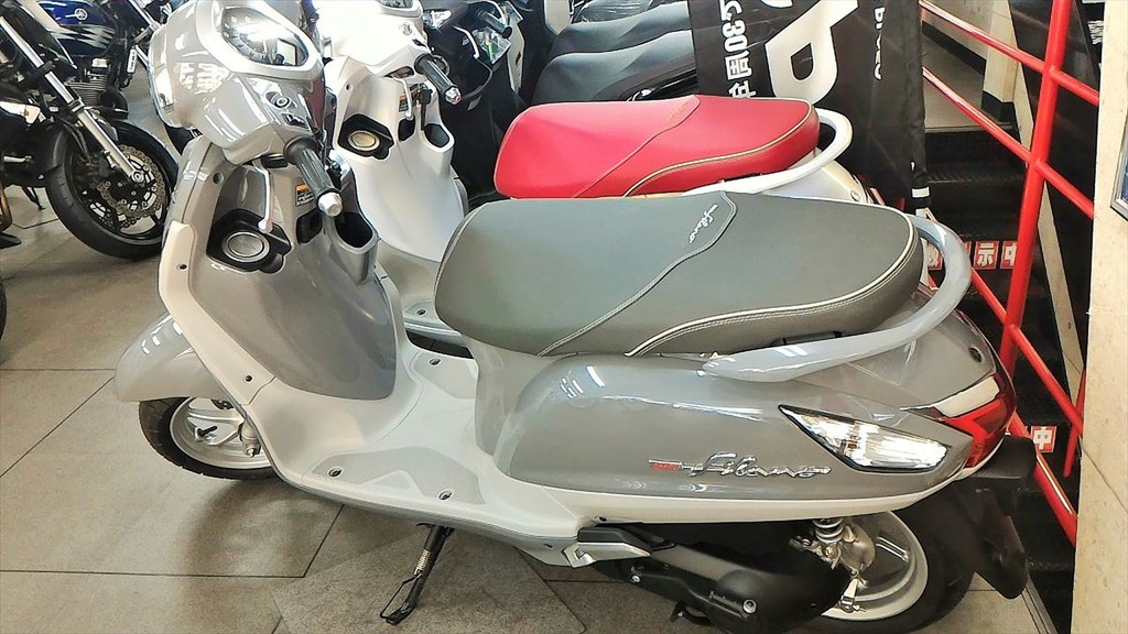 人気のスクーター、グランドフィラーノの新色が入荷しました : 公式