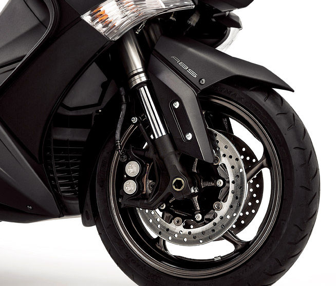 倒立フォークとなった 『TMAX530 ABS』 がリリースされまし