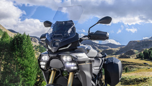 2025-Yamaha-MT09ATRDX-EU-Detail-001-03