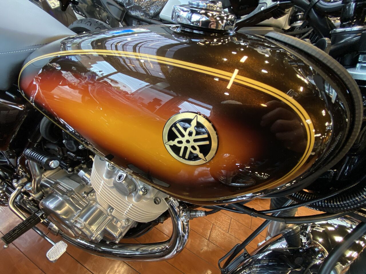もう風前の灯火sr400をアニバーサリーカラーで仕上げさせて頂きました Ysp大阪東 ヤマハな休日の為に