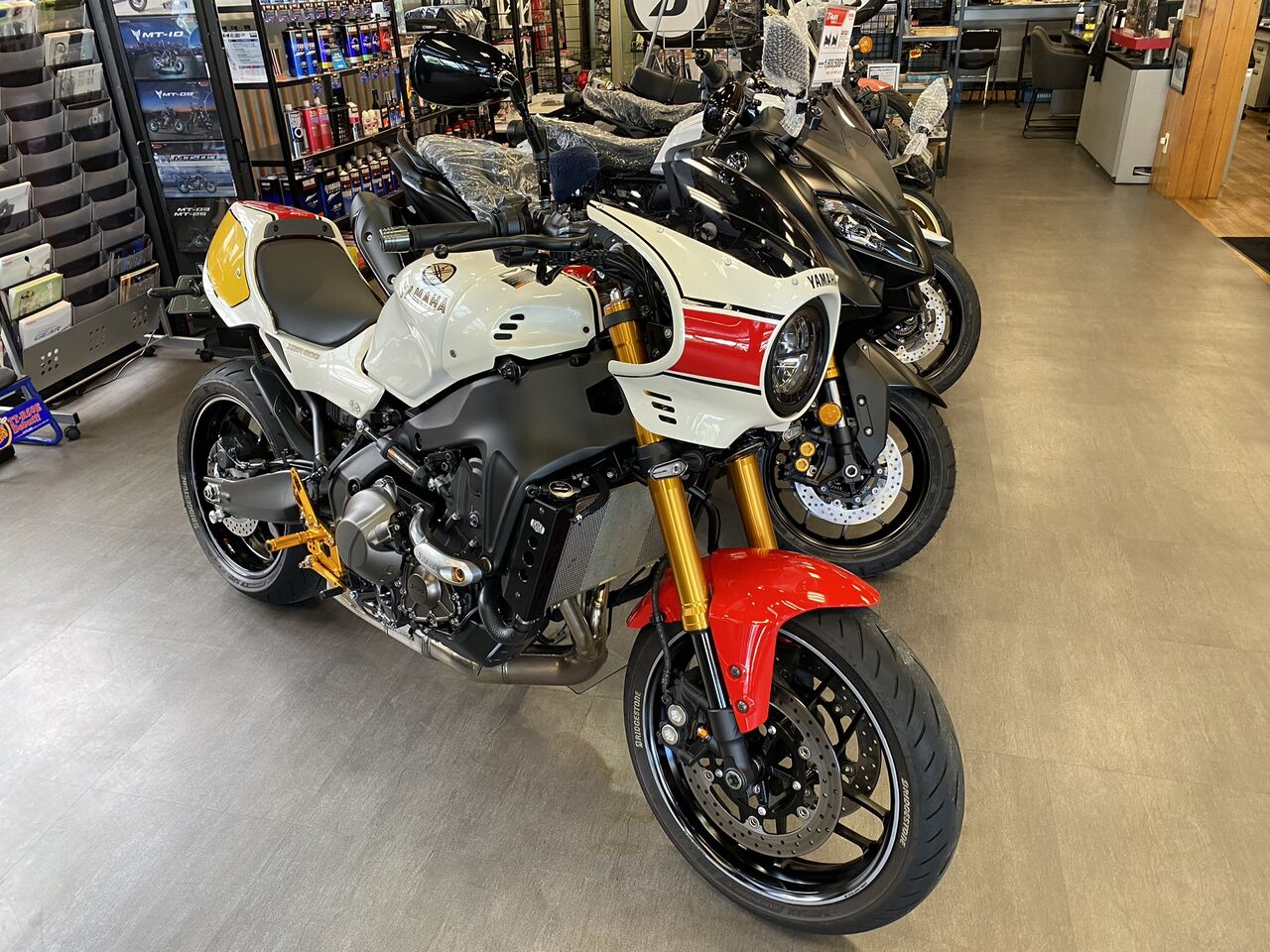 xsr900オーセンティック外装セット（フロントフェンダー、ヘッドライトを除く） XSR900オーセンティック外装キットを装着させて頂きました