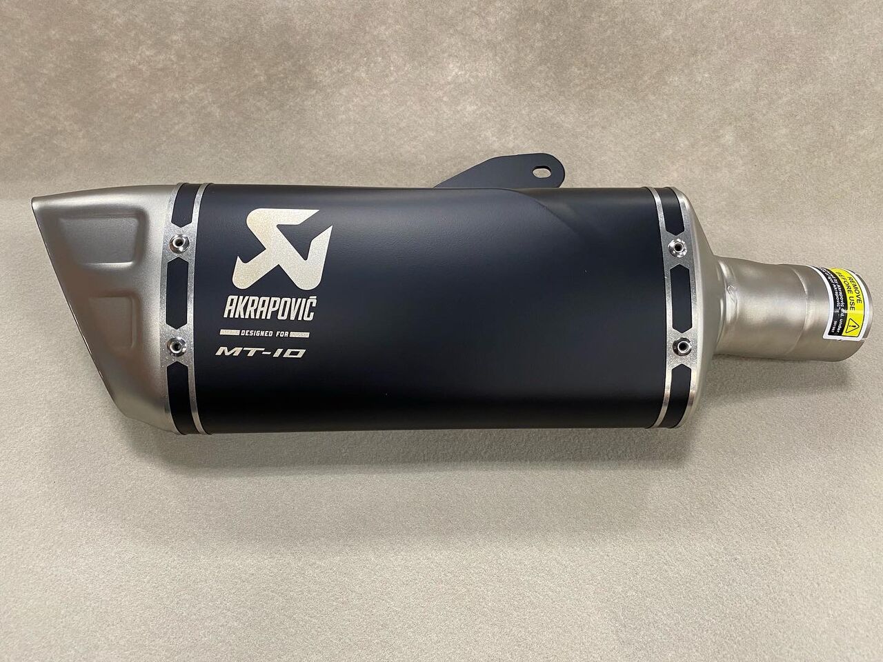 アクラポビッチ　スリップオンマフラー ヤマハ　MT-10用(22〜) AKRAPOVIC アクラポビッチ スリップオンマフラーMT-10/SP 17- MT-10の