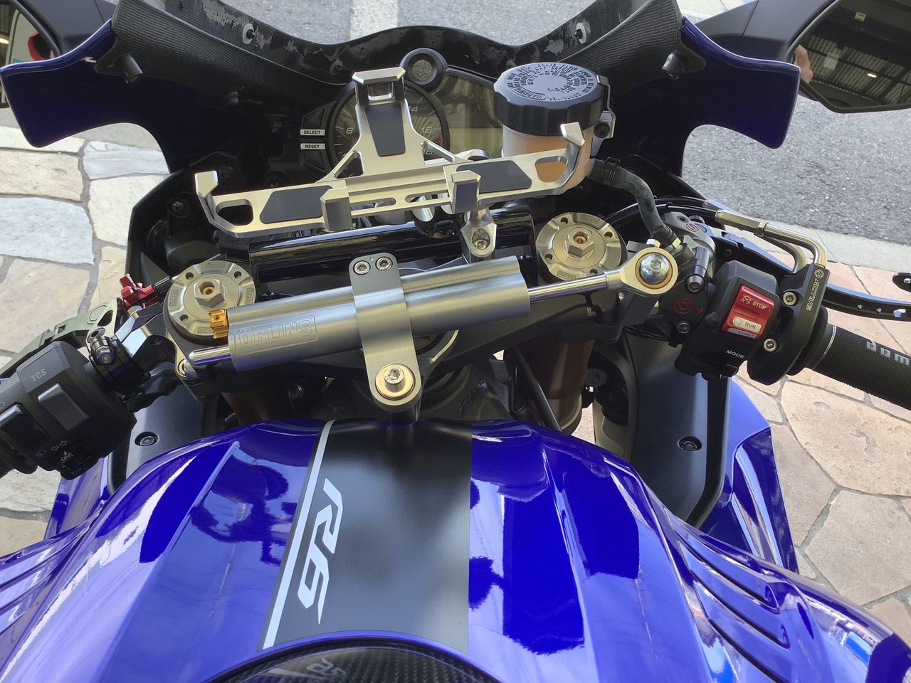 YZF-R6に前後オーリンズサスペンションを装着させて頂きました。これで 