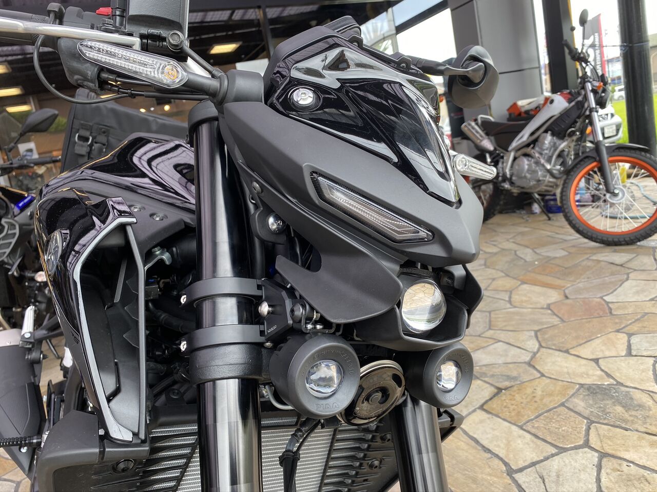 新型mt 25のヘッドライトの暗さを解消 フォグランプを装着させて頂きました Ysp大阪東 ヤマハな休日の為に 新型mt 25のヘッドライトの暗さを解消 フォグランプを装着させて頂きました Ysp大阪東 ヤマハな休日の為に