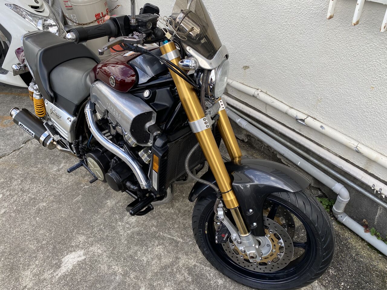 久しぶりにVMAX1200に倒立フォークの組付けをさせて頂きました 久しぶりにVMAX1200に倒立フォークの組付けをさせて頂きました
