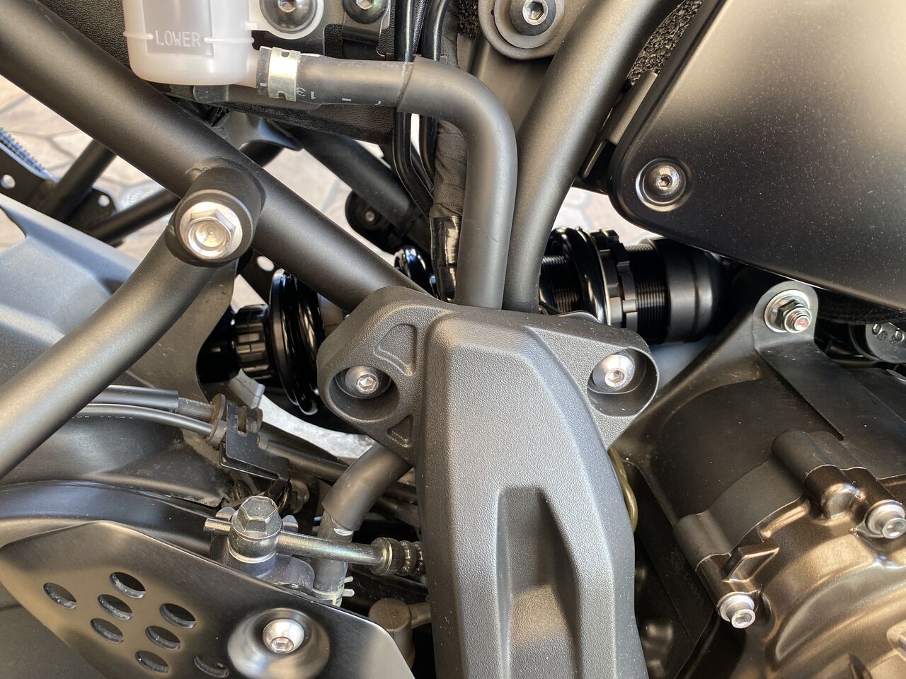 XSR700にオーリンズリアサスペンションブラックラインを装着させて頂き 