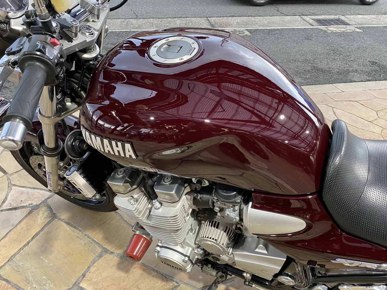 Xjr1300の中古車懐かしのカラー ミヤビマルーン に塗装させて頂きました Ysp大阪東 ヤマハな休日の為に