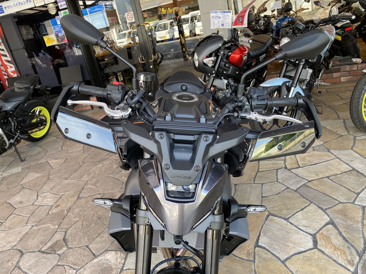 新型MT-09にドライブレコーダー無事装着完了です！ : YSP大阪東 ヤマハ