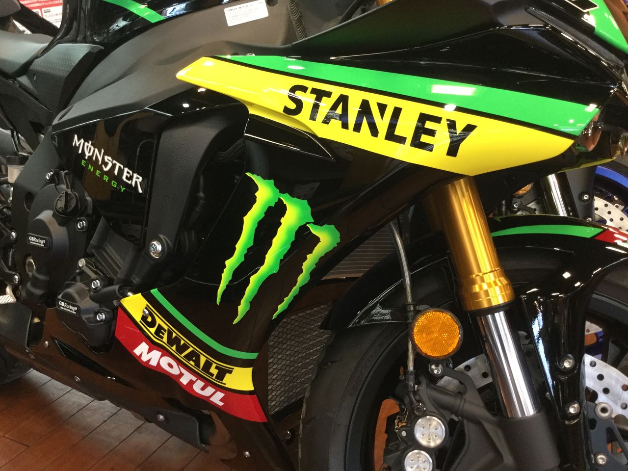 当店オリジナルtech3yzf R3からカスタムペイントtech3yzf R1へ喜びの乗り換えです Ysp大阪東 ヤマハな休日の為に 当店オリジナルtech3yzf R3からカスタムペイントtech3yzf R1へ喜びの乗り換えです Ysp大阪東 ヤマハな休日の為に