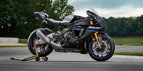 yzf-r1_feature_012_2023_001