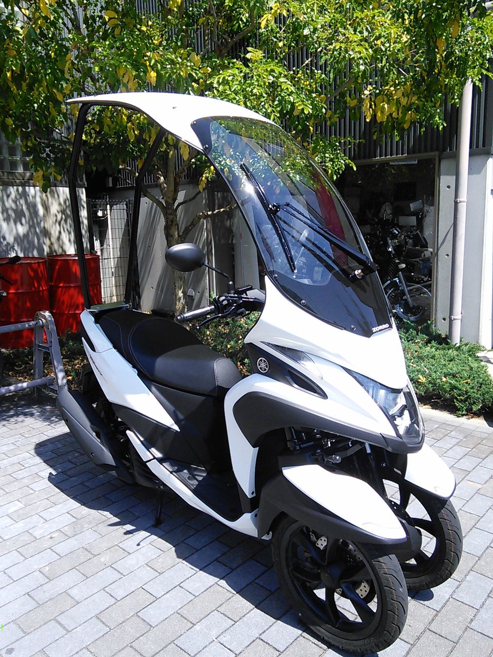 ＺＯＲＲＯさんのルーフキットを『トリシティ１２５』に組み込みました ...