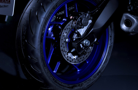 yzf-r7_feature_007_2026_001