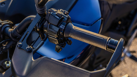 2025-Yamaha-MT09ATRDXCS-EU-Detail-002-03