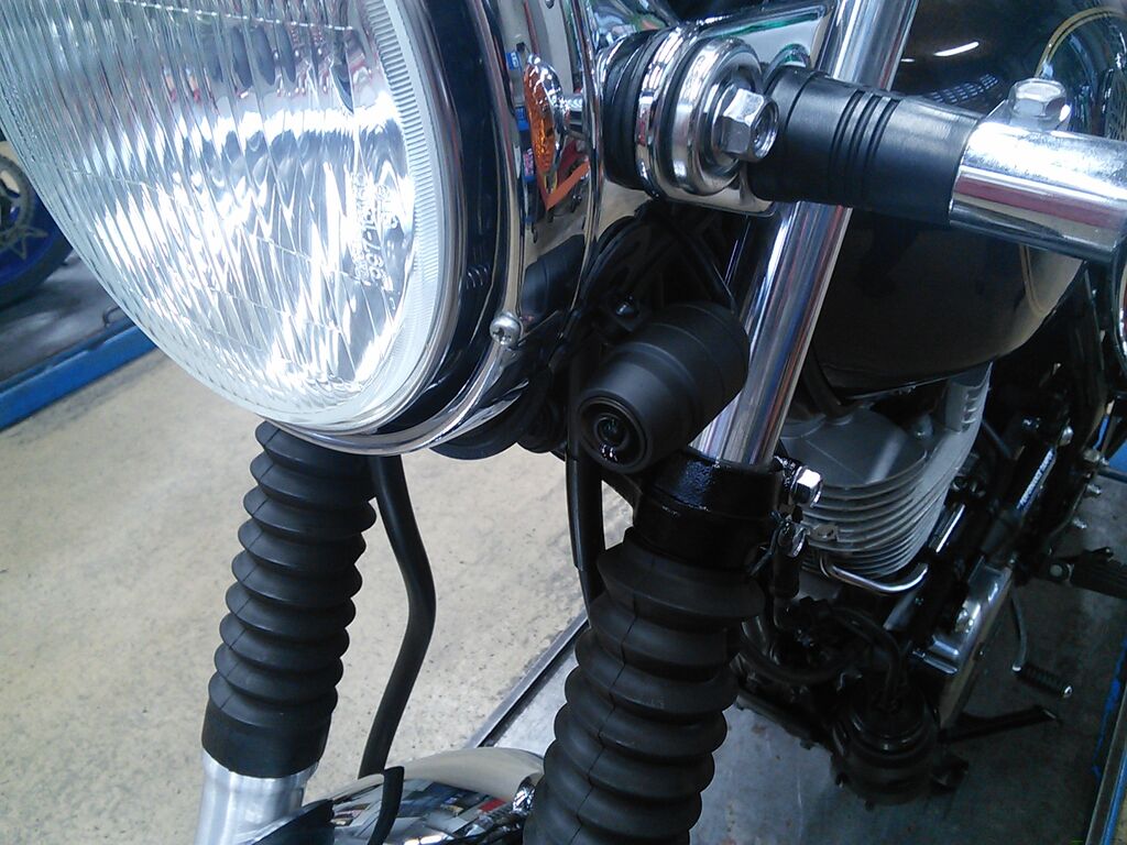 人気の ｓｒ４００ にドライブレコーダーとパフォーマンスダンパーを取付ました Ysp天白 バイク屋さんのつぶやき日記