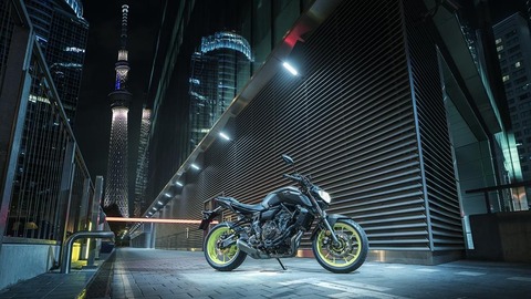 2018-Yamaha-MT-07-EU-Night-Fluo-Static-001