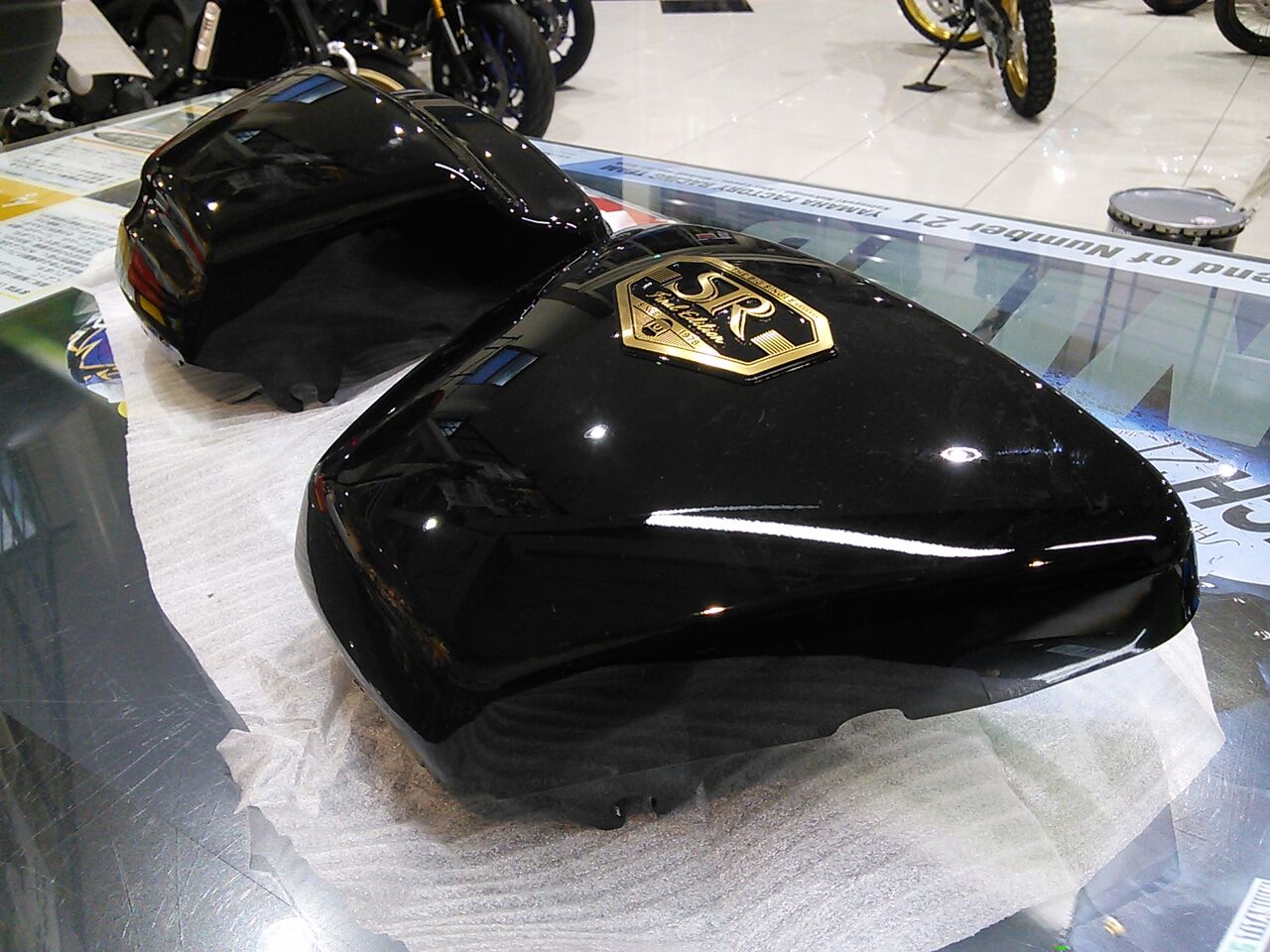 SR400 タンク サイドカバー SR400 ファイナルエディション グレー 新車 