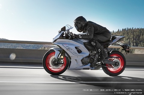 yzf-r7_gallery_001_2023_004-1s