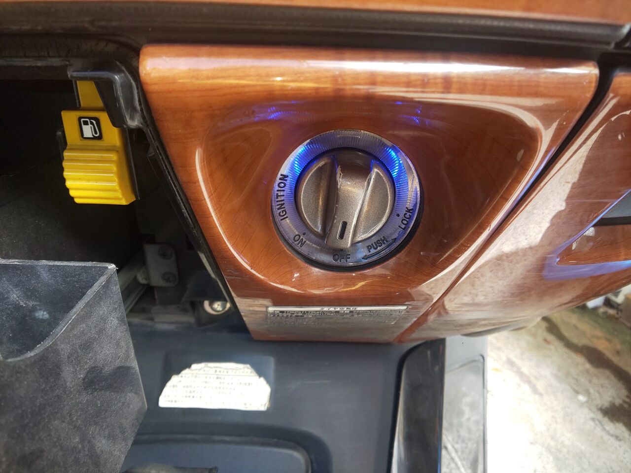 小さいバイクと生きていく フォルツァ Mf10 ガソリンが腐ったら嫌なのでタンクの中のガソリン全部抜いてみた 池の水全部抜いてみた風