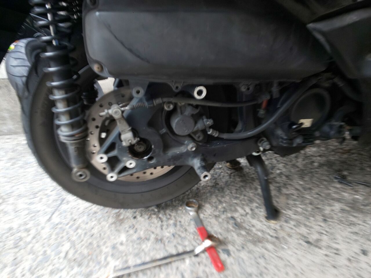 小さいバイクと生きていく フォルツァ Mf10 リアタイヤ交換ッ 小さいバイクと生きていく フォルツァ Mf10 リアタイヤ交換ッ