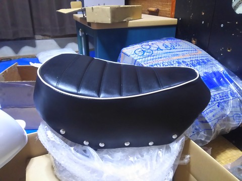 小さいバイクと生きていく 月刊モンキーを造ろう タンクやらが届きました