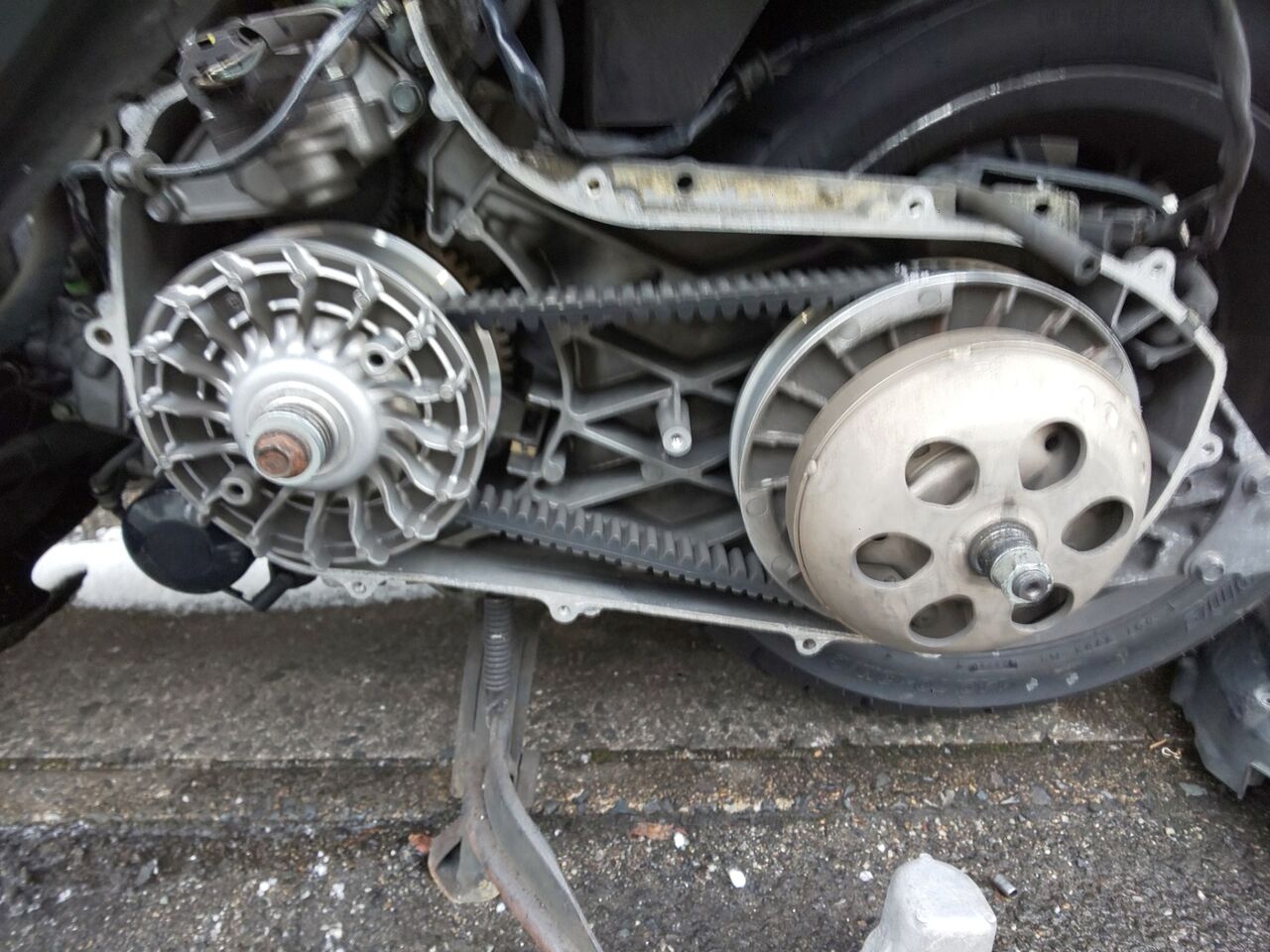 小さいバイクと生きていく フォルツァ Mf10 宮崎行きに備えてベルト交換ッ 小さいバイクと生きていく フォルツァ Mf10 宮崎行きに備えてベルト交換ッ