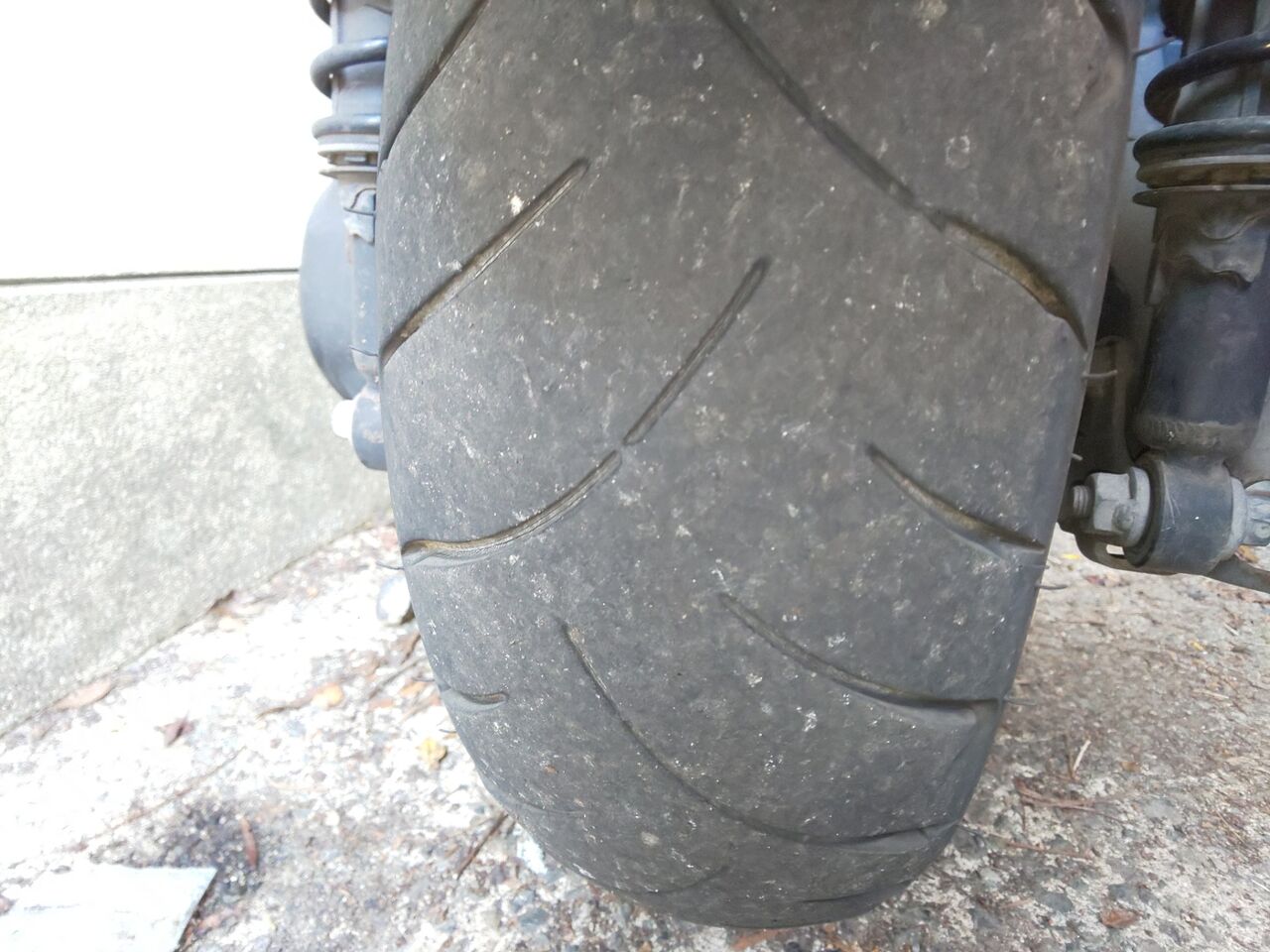 小さいバイクと生きていく フォルツァ Mf10 リアタイヤ交換ッ 小さいバイクと生きていく フォルツァ Mf10 リアタイヤ交換ッ