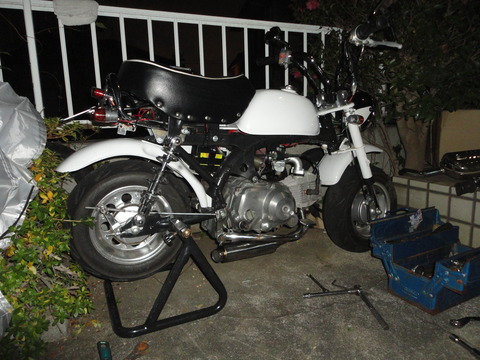 小さいバイクと生きていく モンキー 85 化するためにエンジンを降ろす 小さいバイクと生きていく モンキー 85 化するためにエンジンを降ろす