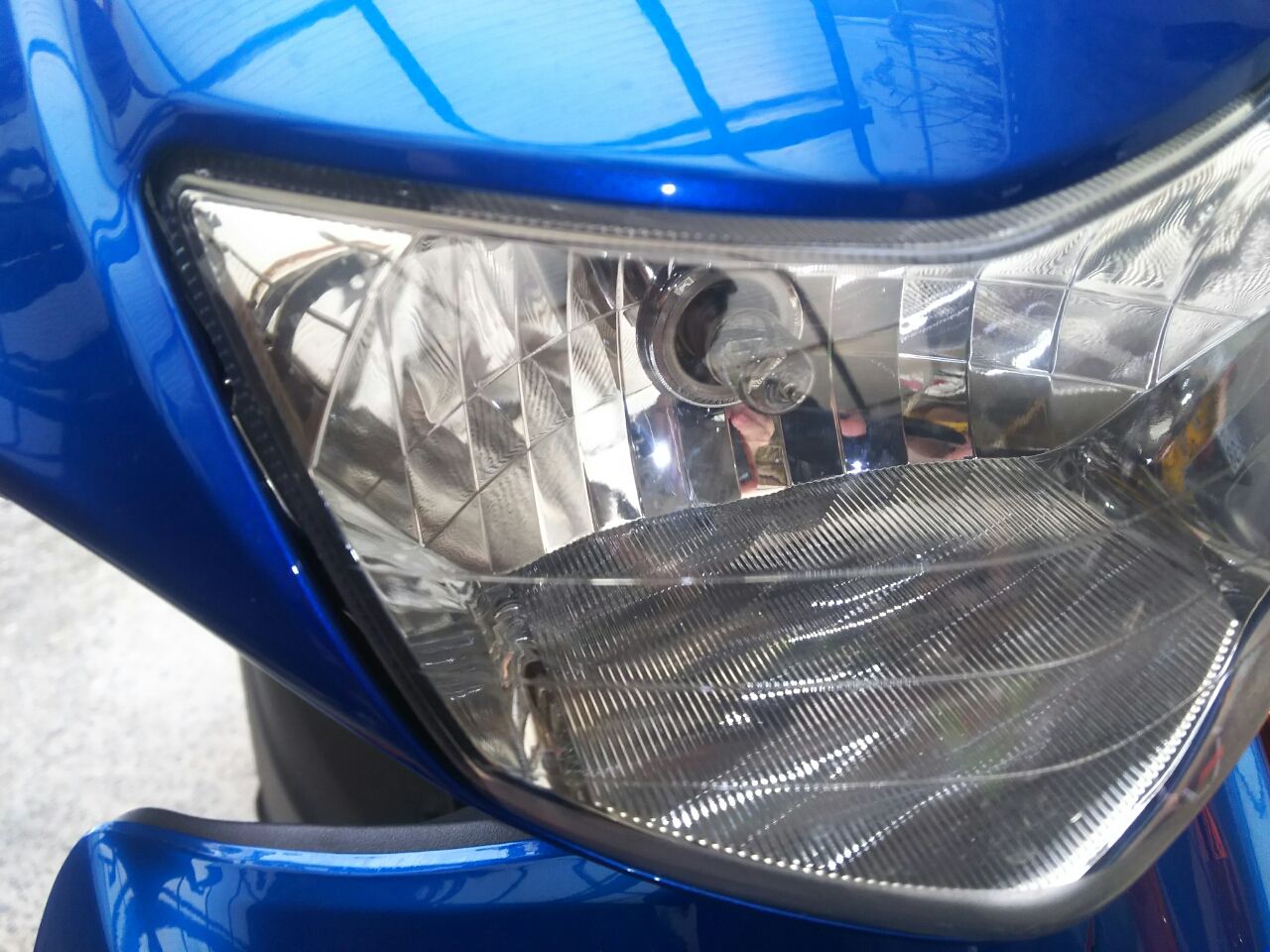 小さいバイクと生きていく アドレスv125 ヘッドライトバルブを高効率バルブに交換 小さいバイクと生きていく アドレスv125 ヘッドライトバルブを高効率バルブに交換