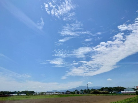 230605綾瀬市から大山の空
