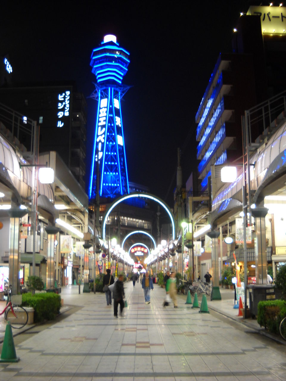 夜の通天閣 世の中色々 夜の通天閣 世の中色々