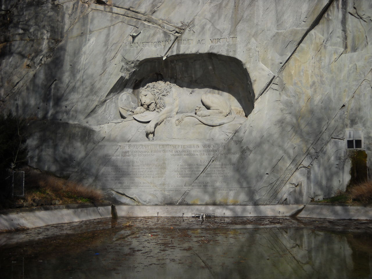 瀕死のライオン像 ルシェルン 世の中色々