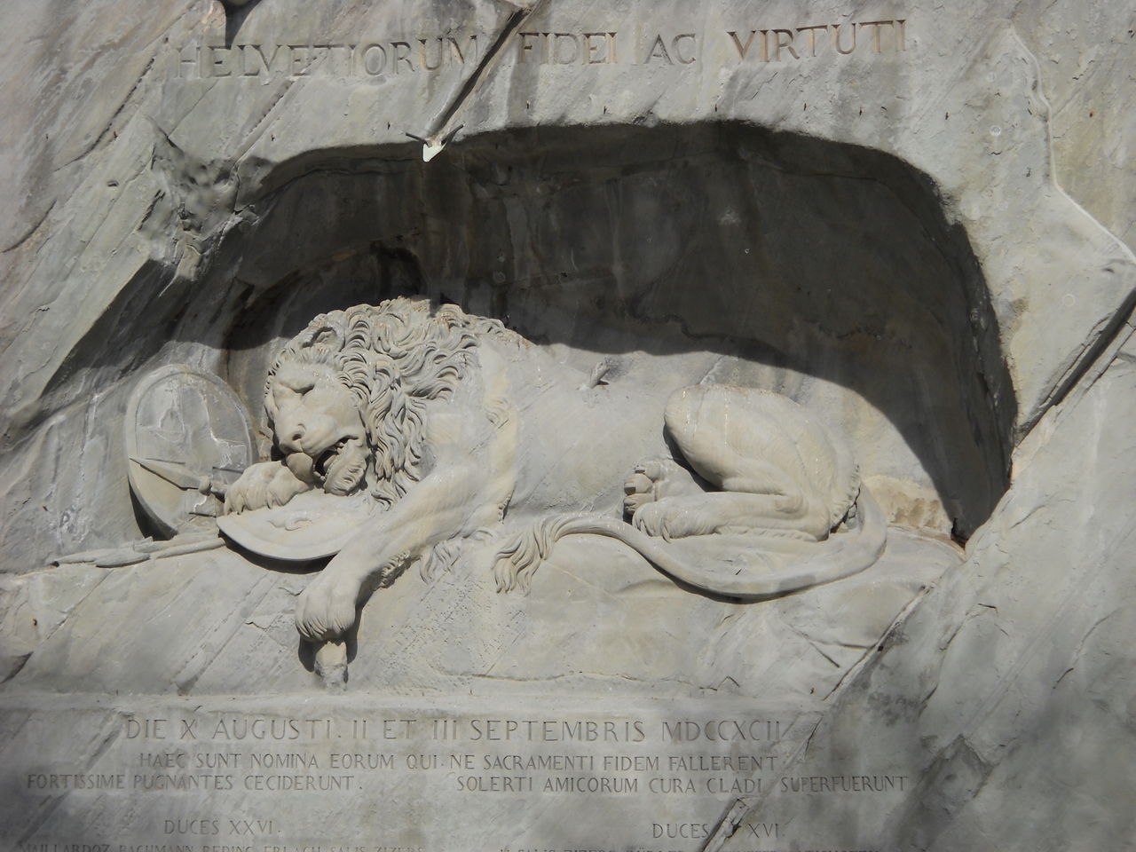 瀕死のライオン像 ルシェルン 世の中色々