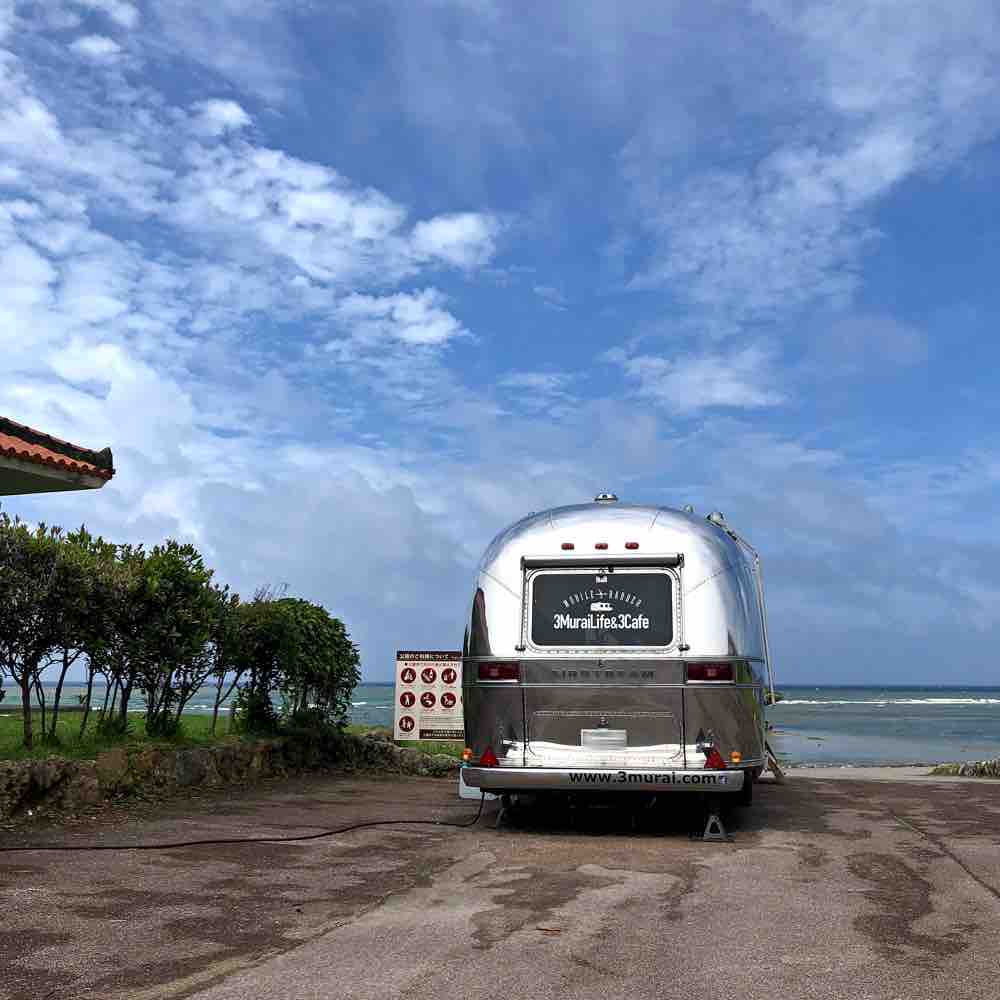 天気のいい日には 海辺で髪を切る と いう選択はいかがでしょう いい感じのとこ ありますよ キタローのよみたんみーぐるぐる