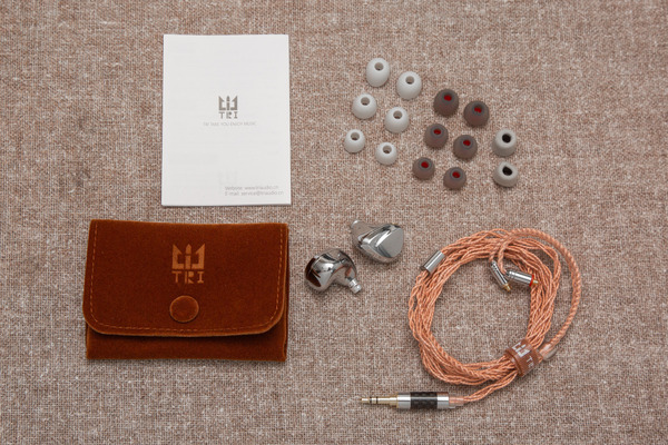 TRI-I3 MMCX ハイブリッドイヤホン 平面磁界駆動型ドライバー TRI i3」 平面磁界駆動型ドライバー＋BA+DDの個性的ながら手堅く