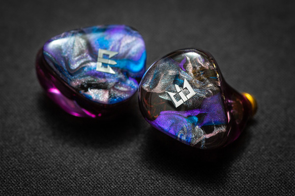 TRI Starsea リケーブル可能2BA+1DDイヤホン TRI Starsea」 銀河をイメージさせる美しいシェルデザインとキレ