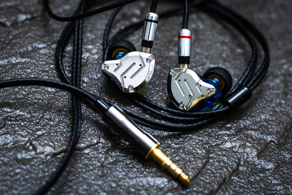 KZ ZS10 PRO』全帯域のバランスが非常に良く派手すぎずにクールでノリ