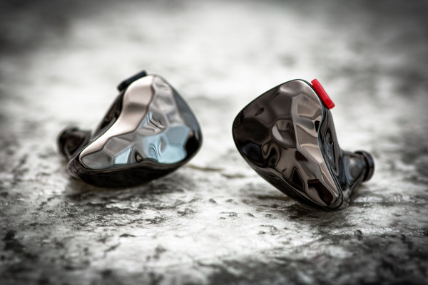イヤホン ikko OH10 obsidian Obsidian OH10 - In-Ear Monitors - High Fidelity | iKKO Audio