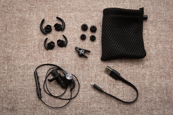 Taotronics Soundelite 71 Apt X Hd対応ロングセラー機を4年ぶりにリニューアルさせた進化版 左右一体型ワイヤレスイヤホン Yu1のガジェット オーディオ ブログ