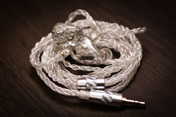 KZ 純正 銀メッキ 高純度無酸素銅 アップグレードケーブル』『KZ